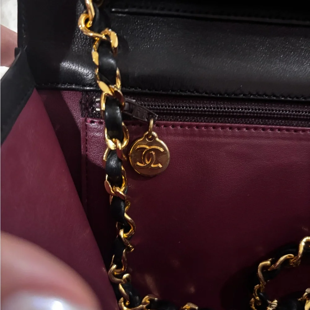 Authentic CHANEL classic single flap lambskin quilted shoulder bag